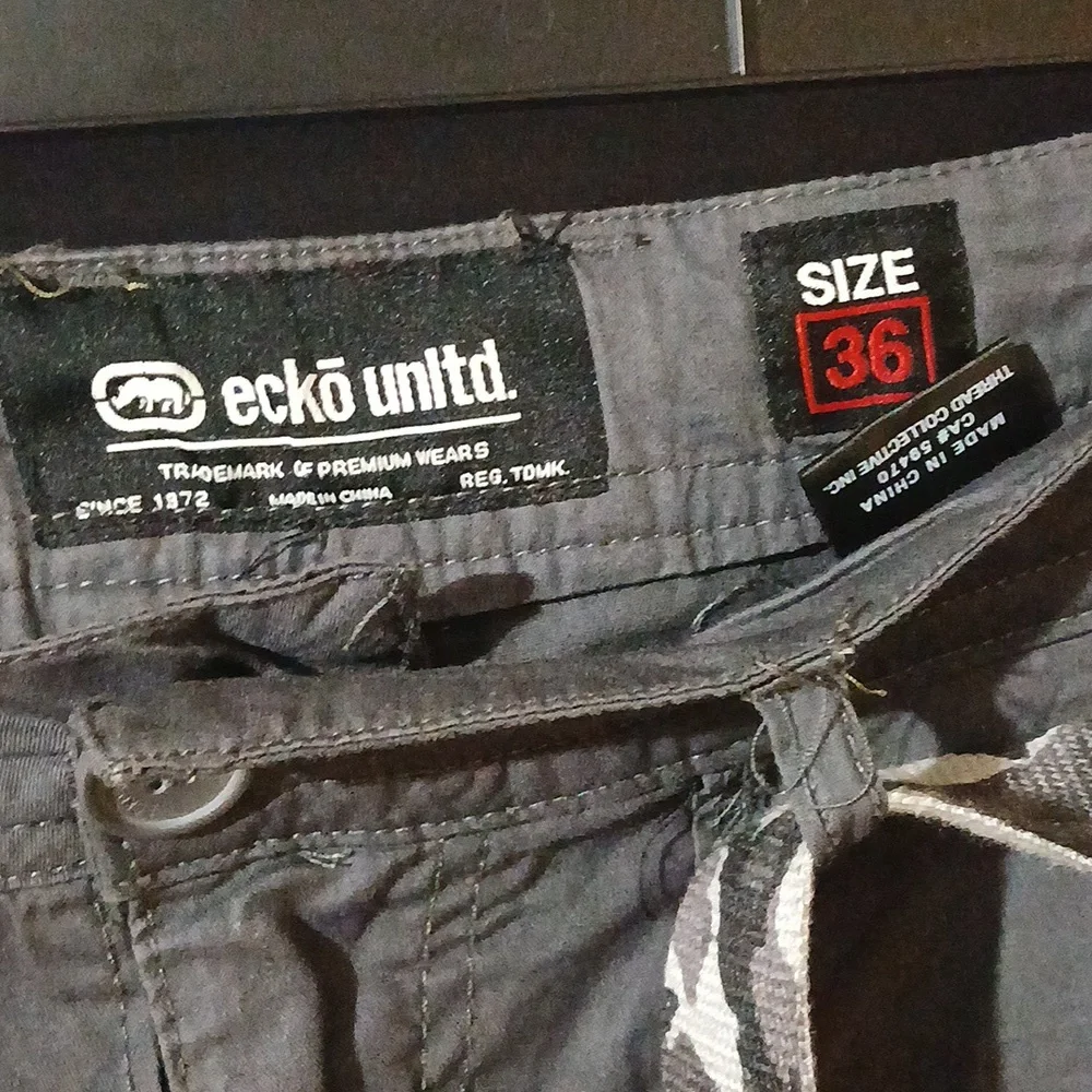 Ecko Unlimited Men's Gray Cargo Shorts - Picture 3 of 4